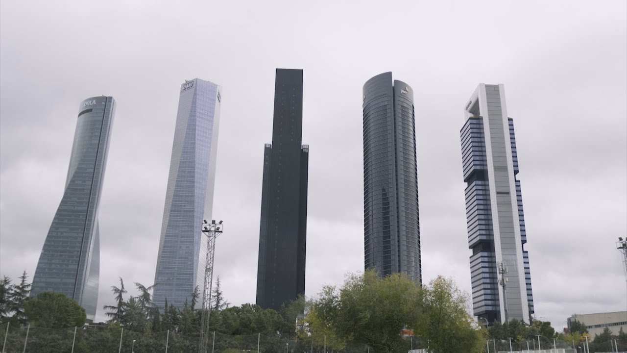 cuanto miden los rascacielos de madrid