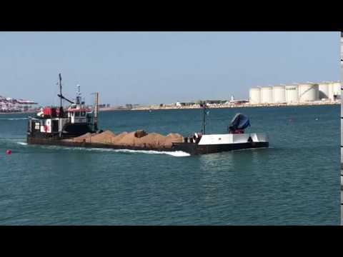 muelle adosado al dique de levante