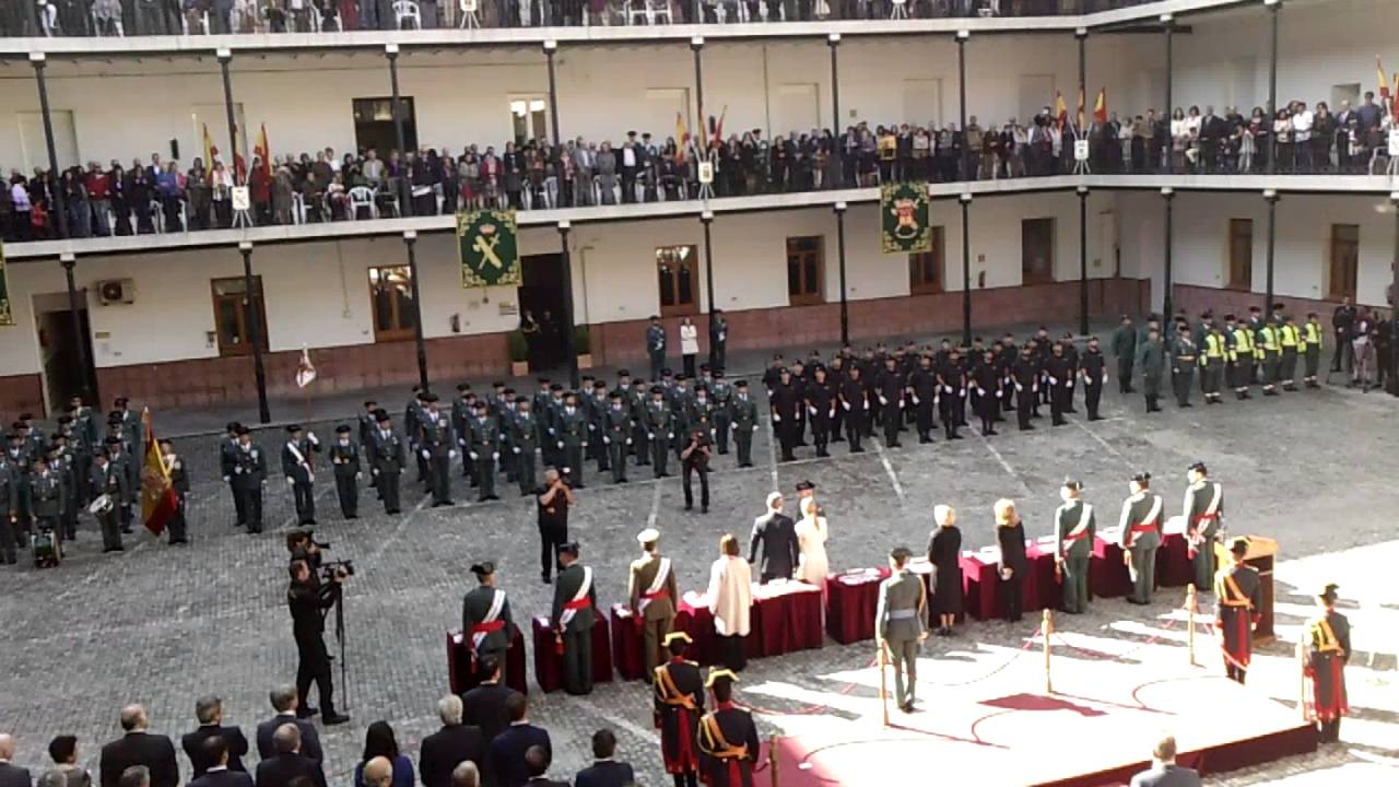 medalla al merito guardia civil distintivo blanco