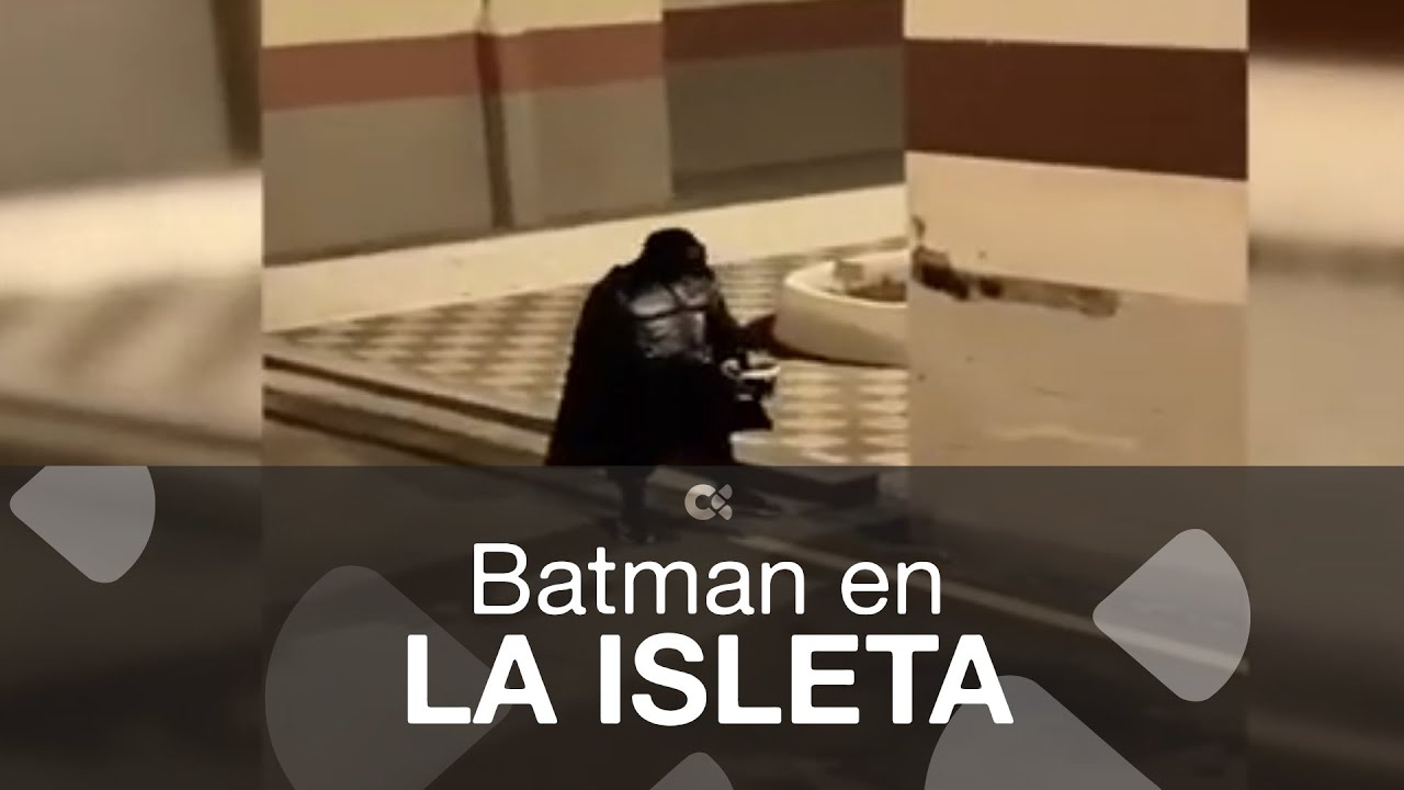 se puede parar o estacionar en una isleta