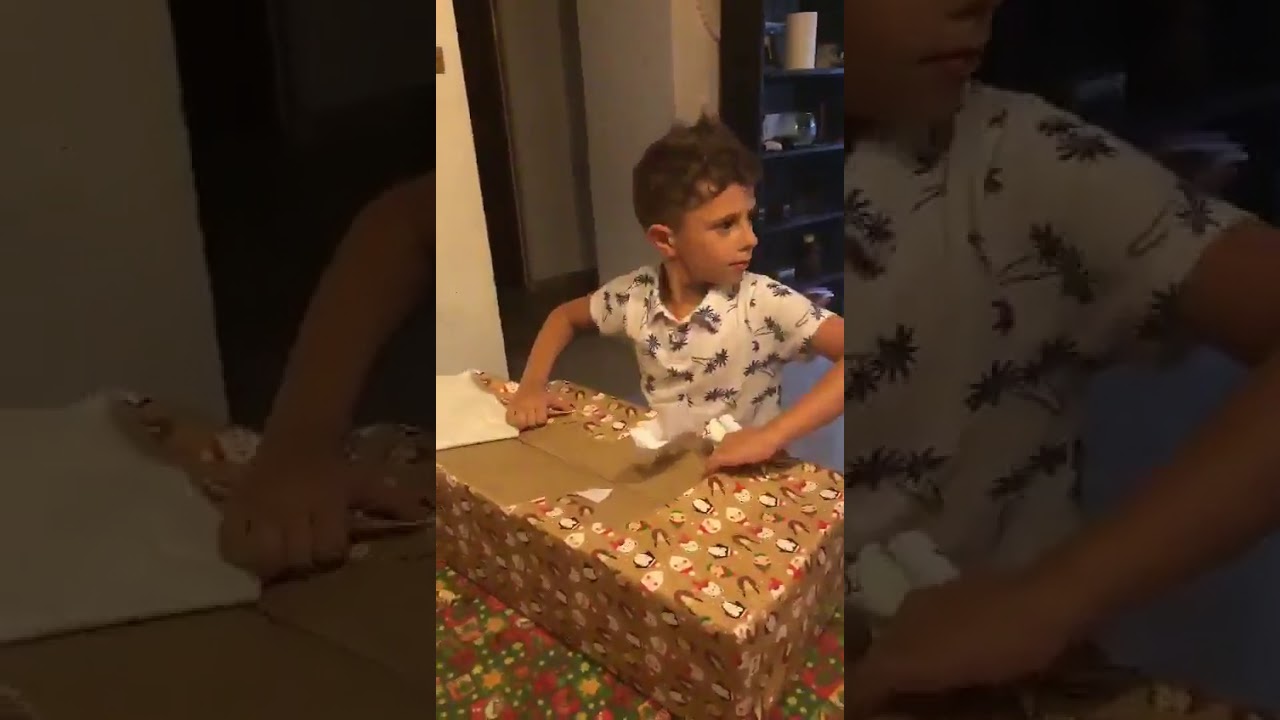lleva regalos a los niños que se han portado bien