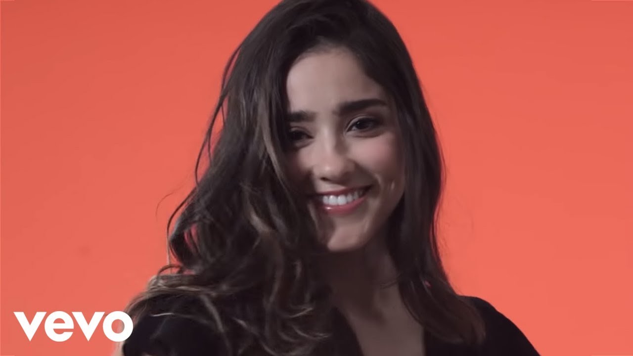 tan bonita que le da celos al cielo letra