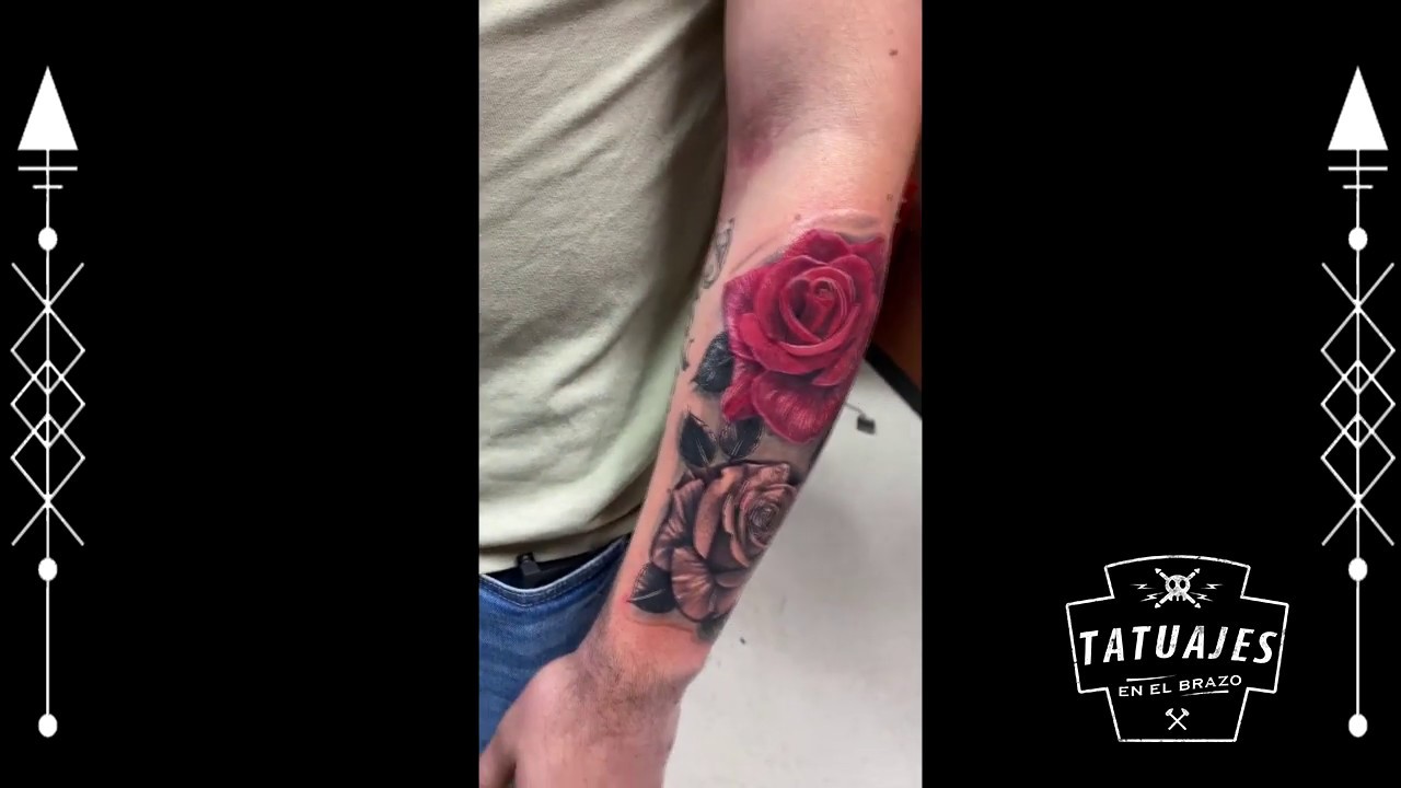 tatuajes de rosas en el tobillo para hombres