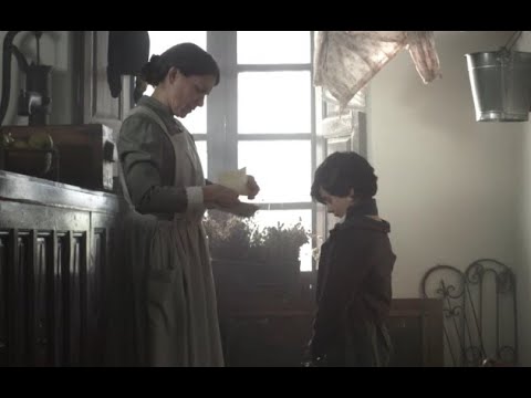 madre motiva a su hijo con las calificaciones
