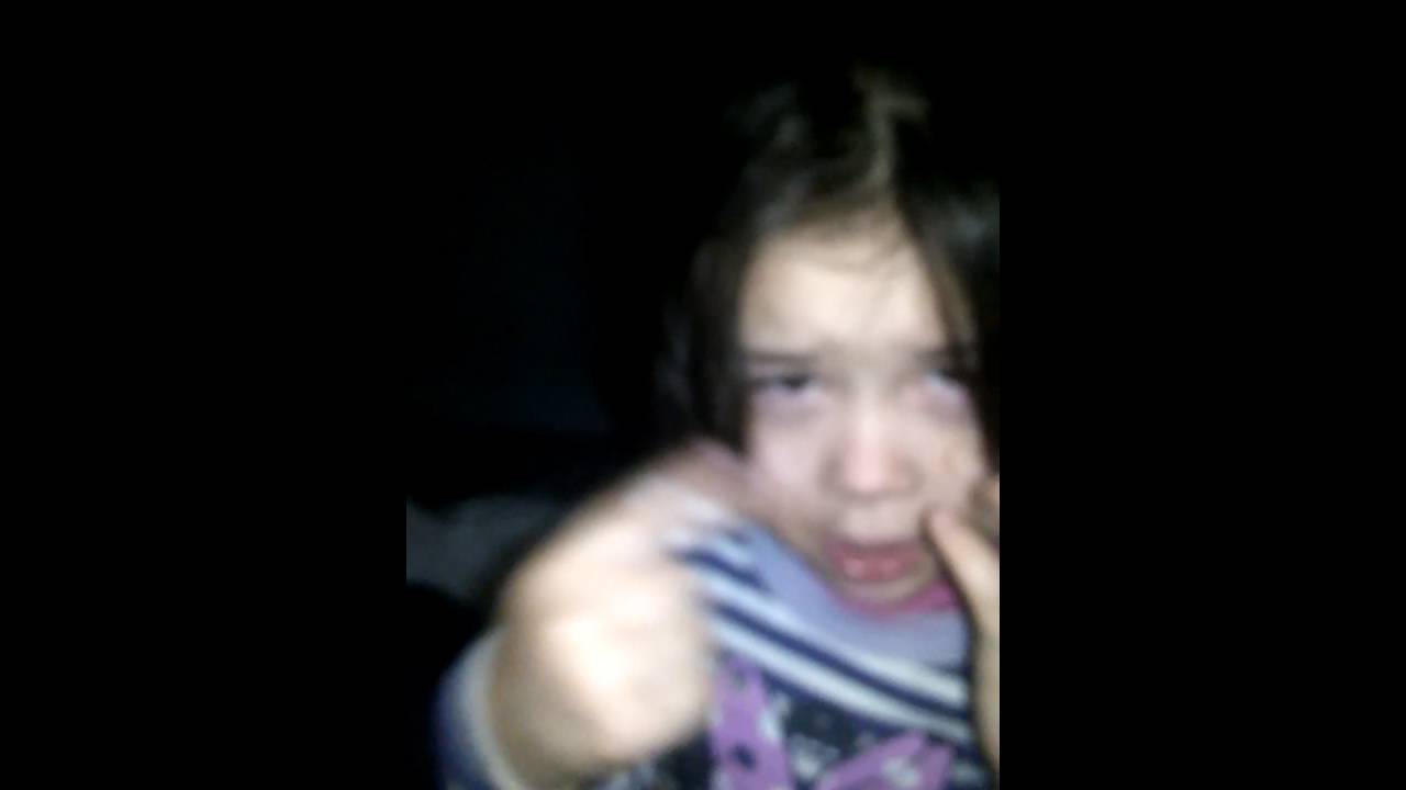 niña que se mete los dedos hasta venirse